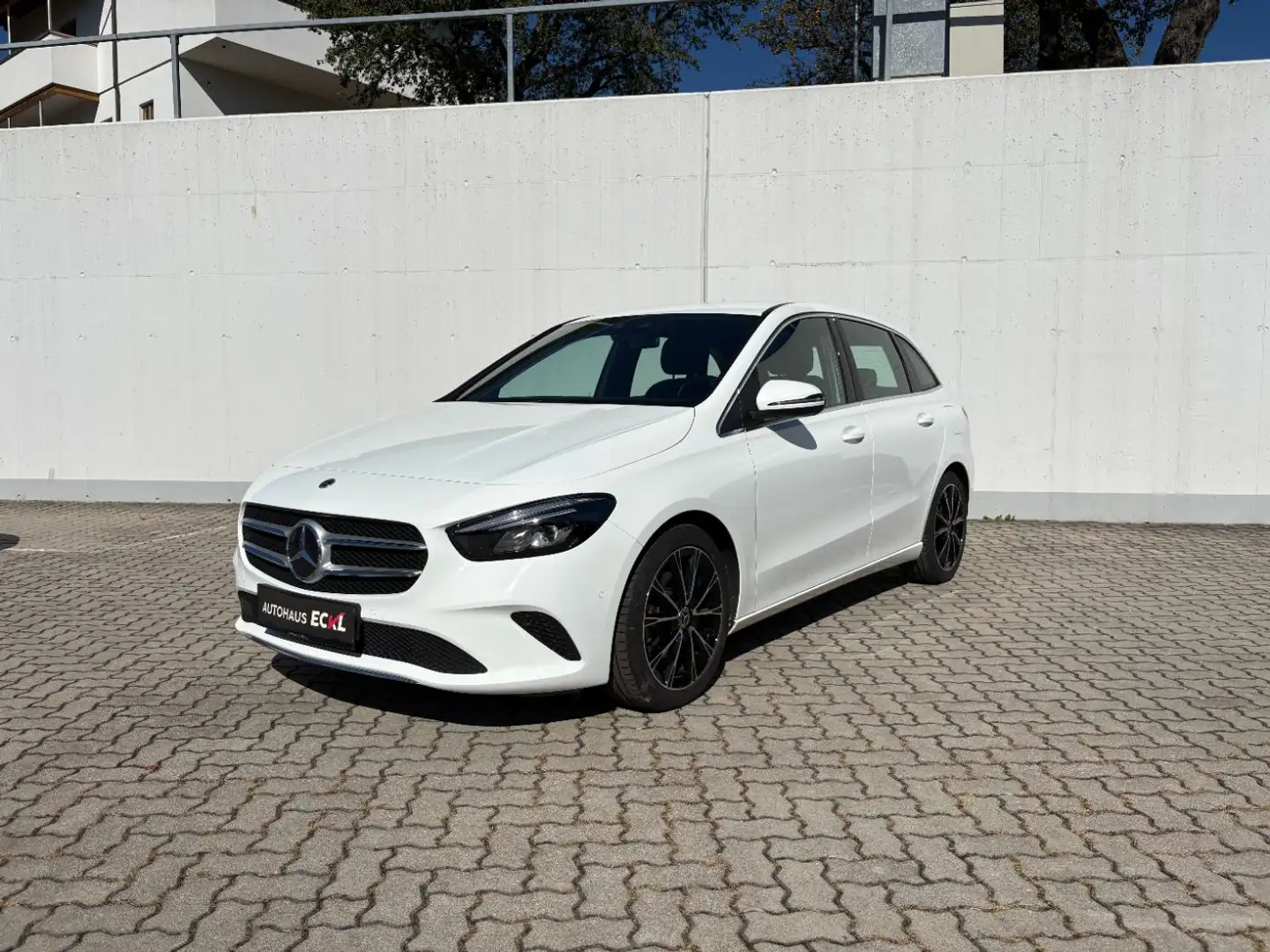 Mercedes-Benz B 200 d mit AHK Weiß - 2