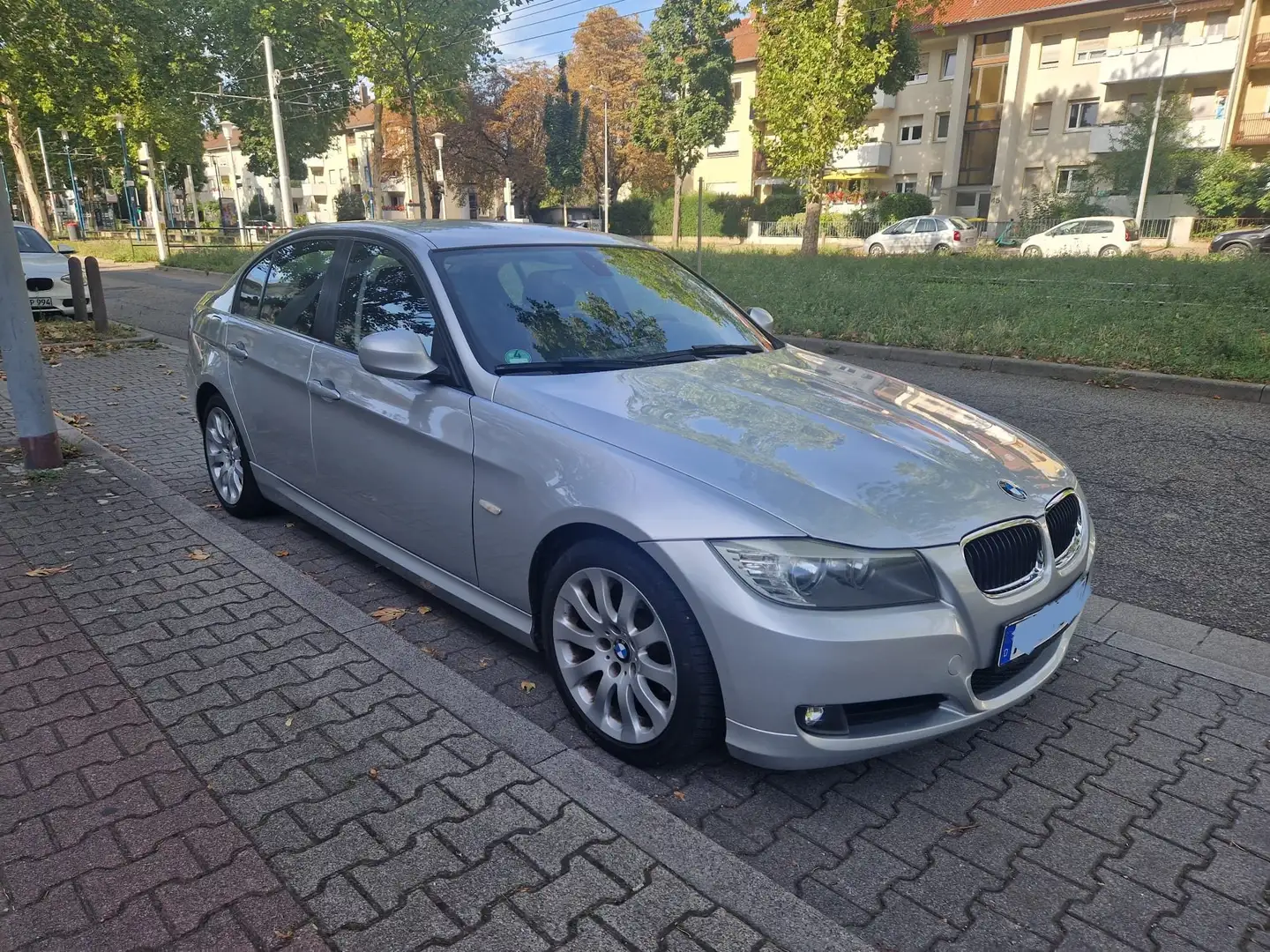 BMW 318 3er 318i Aut. Stříbrná - 1
