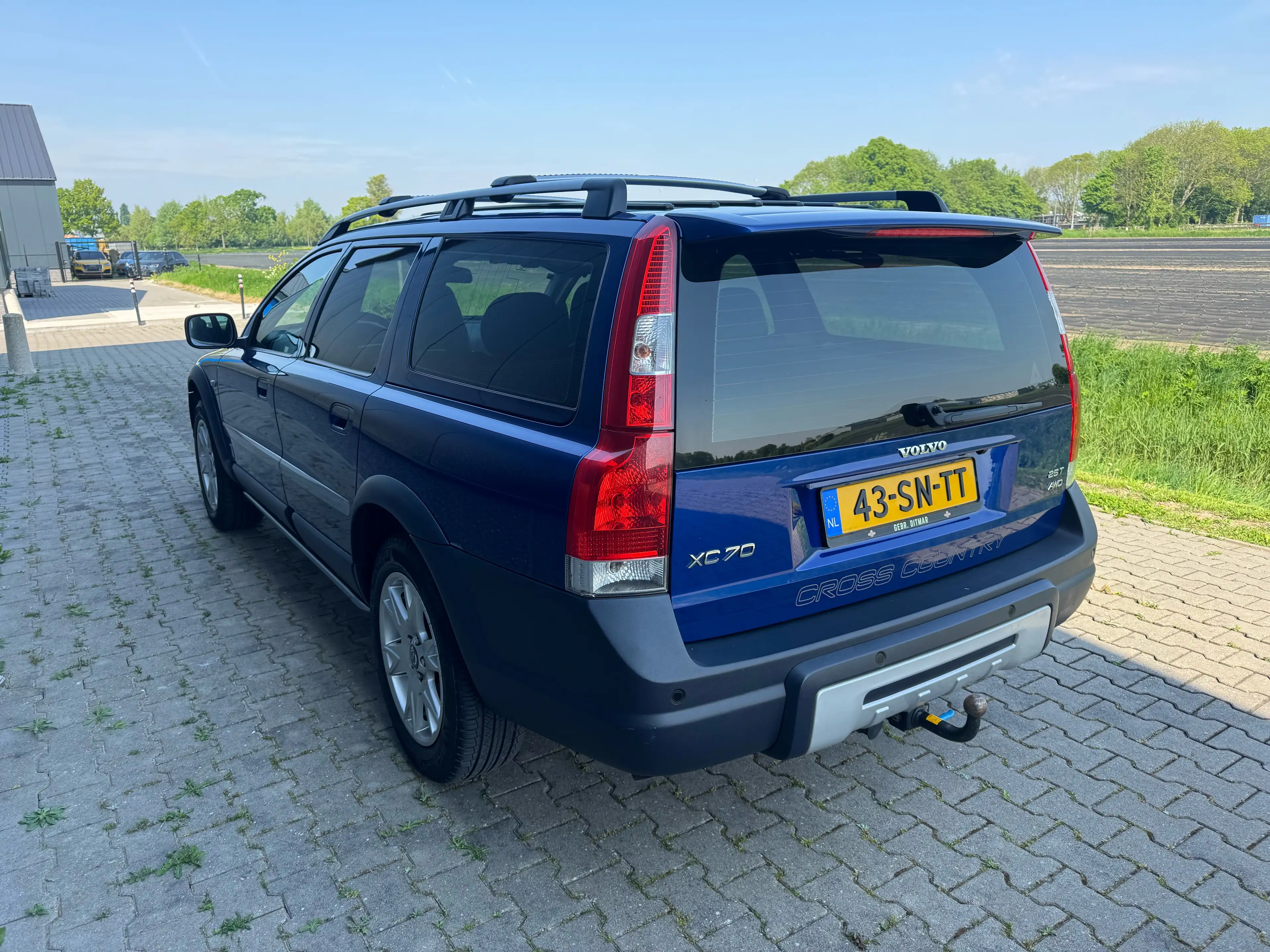 Volvo XC70 2.5 T AWD Ocean Race — photo 8
