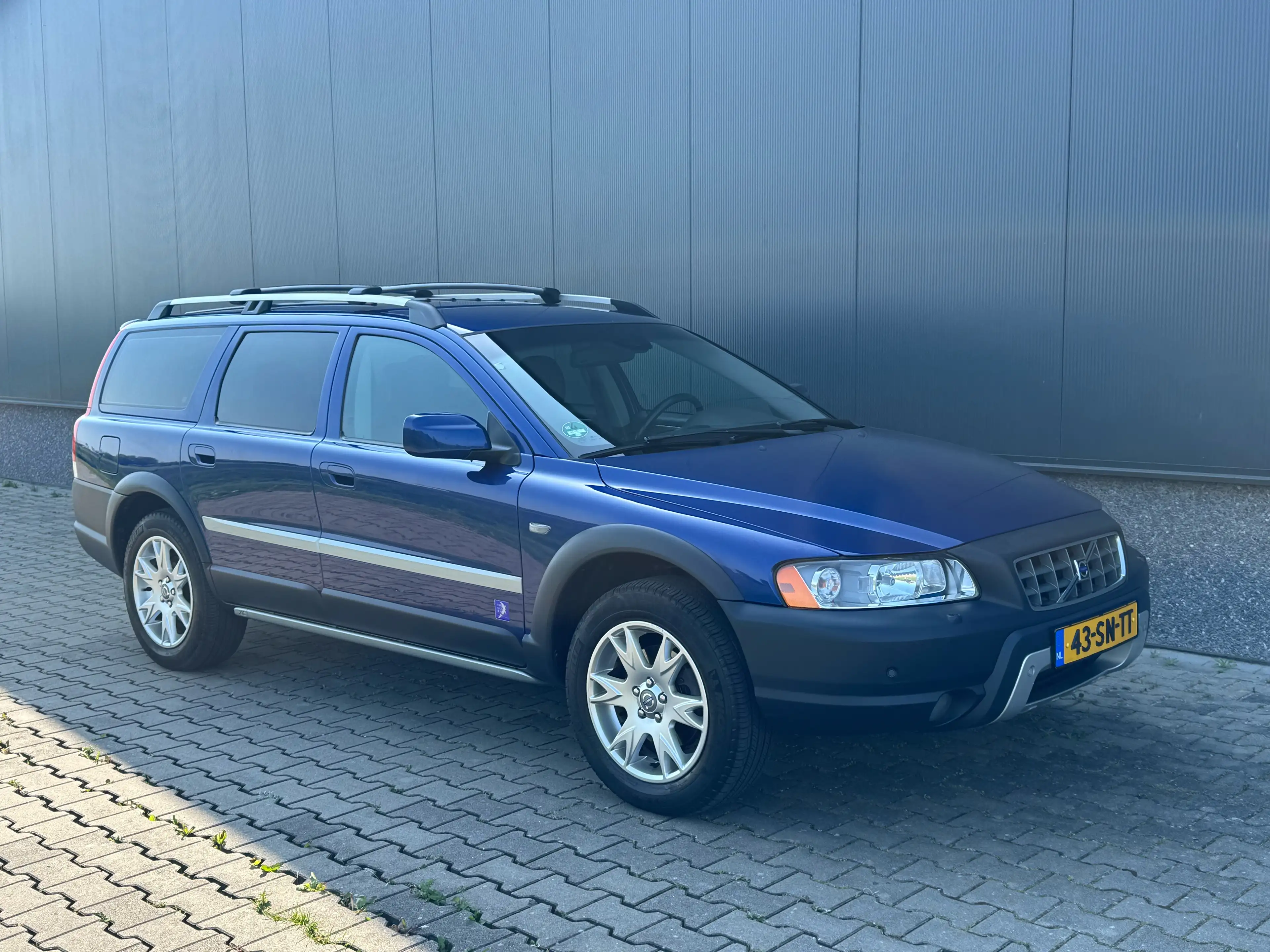 Volvo XC70 2.5 T AWD Ocean Race — photo 2
