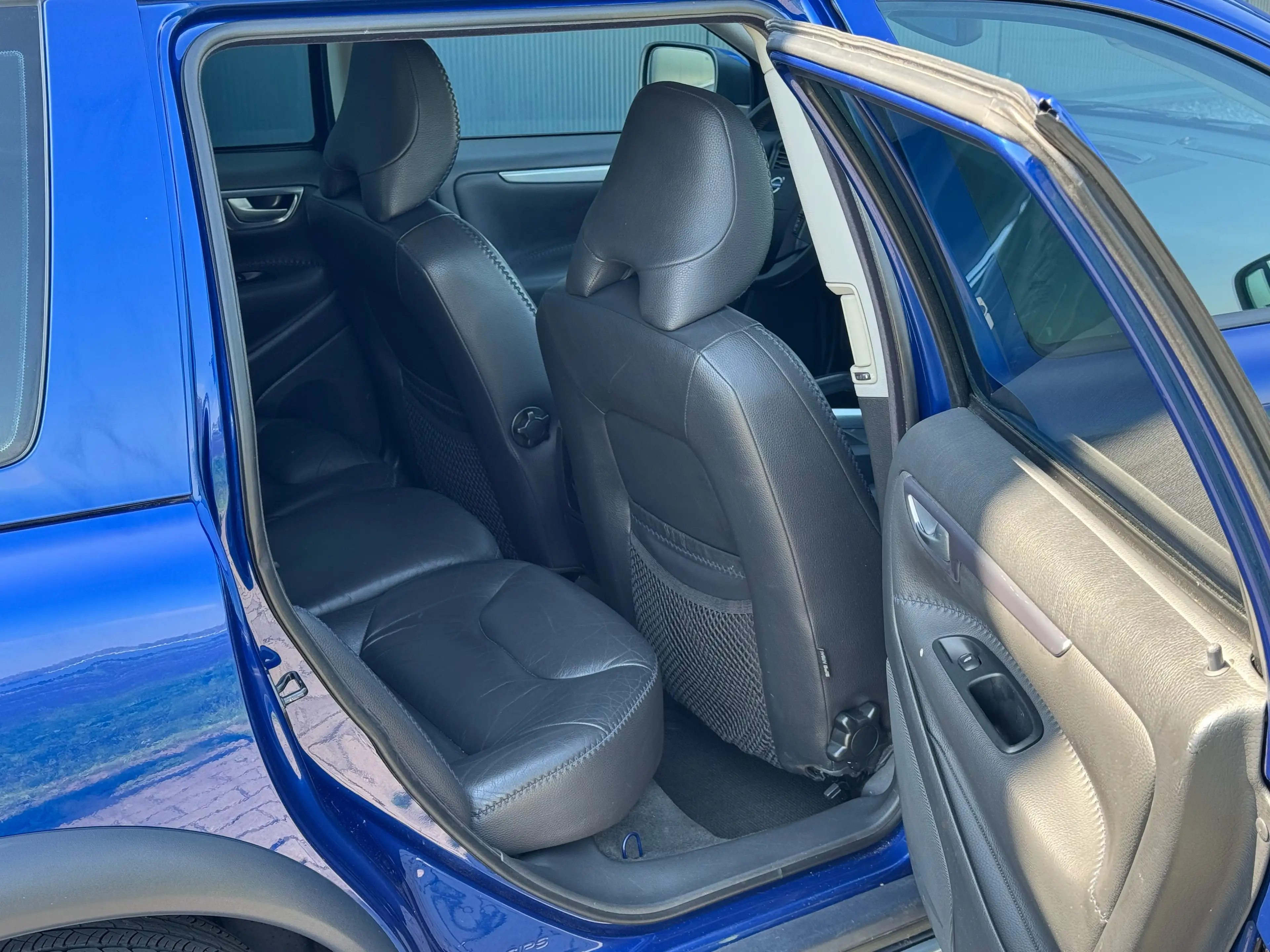 Volvo XC70 2.5 T AWD Ocean Race — photo 15