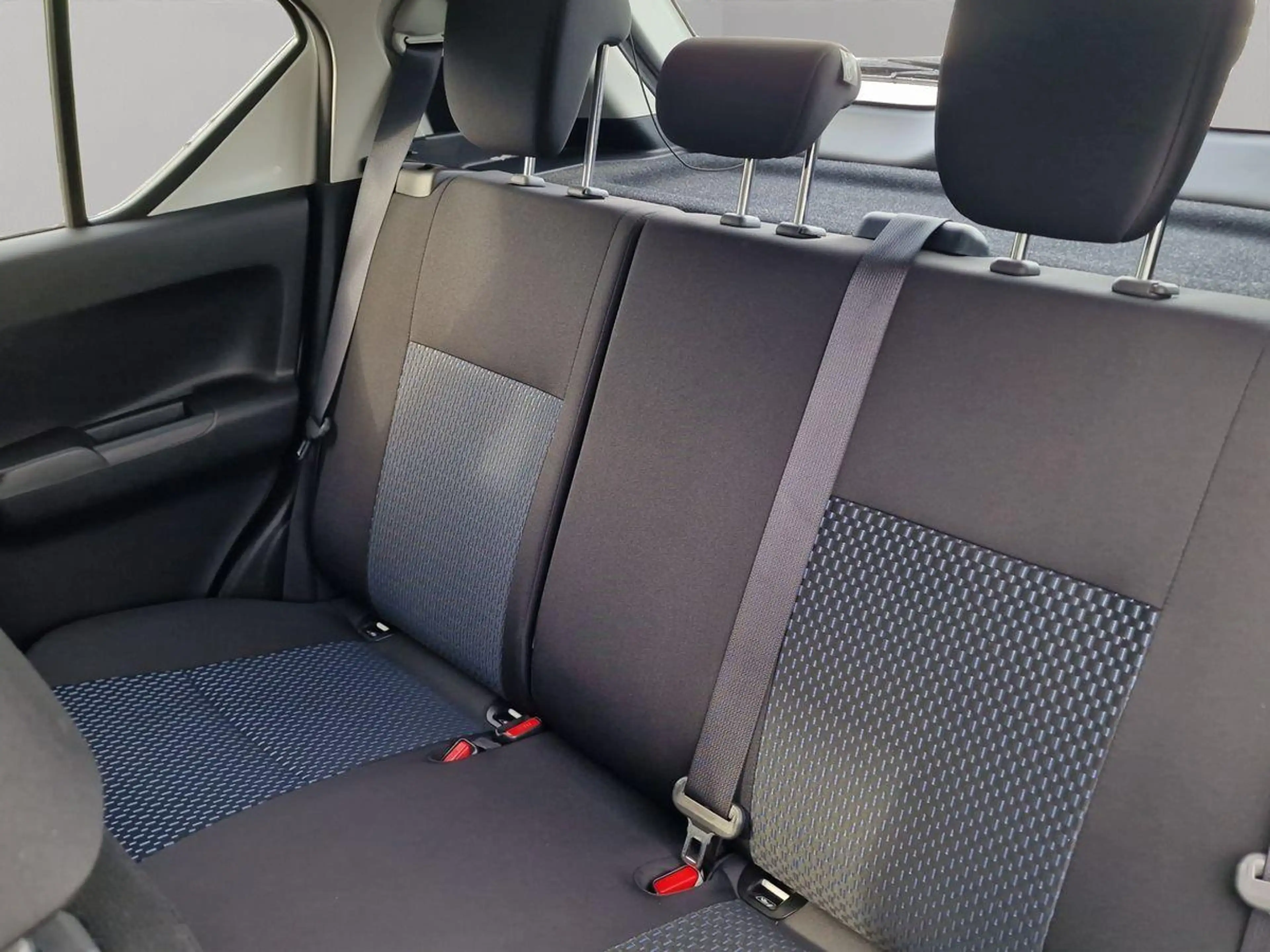 Suzuki Ignis 1.2 Hybrid Club — photo 14