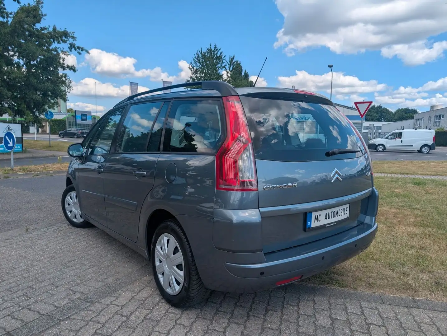 Citroen Grand C4 Picasso Tendance*7-SITZE*PDC*TEMPOMAT ! Grau - 2