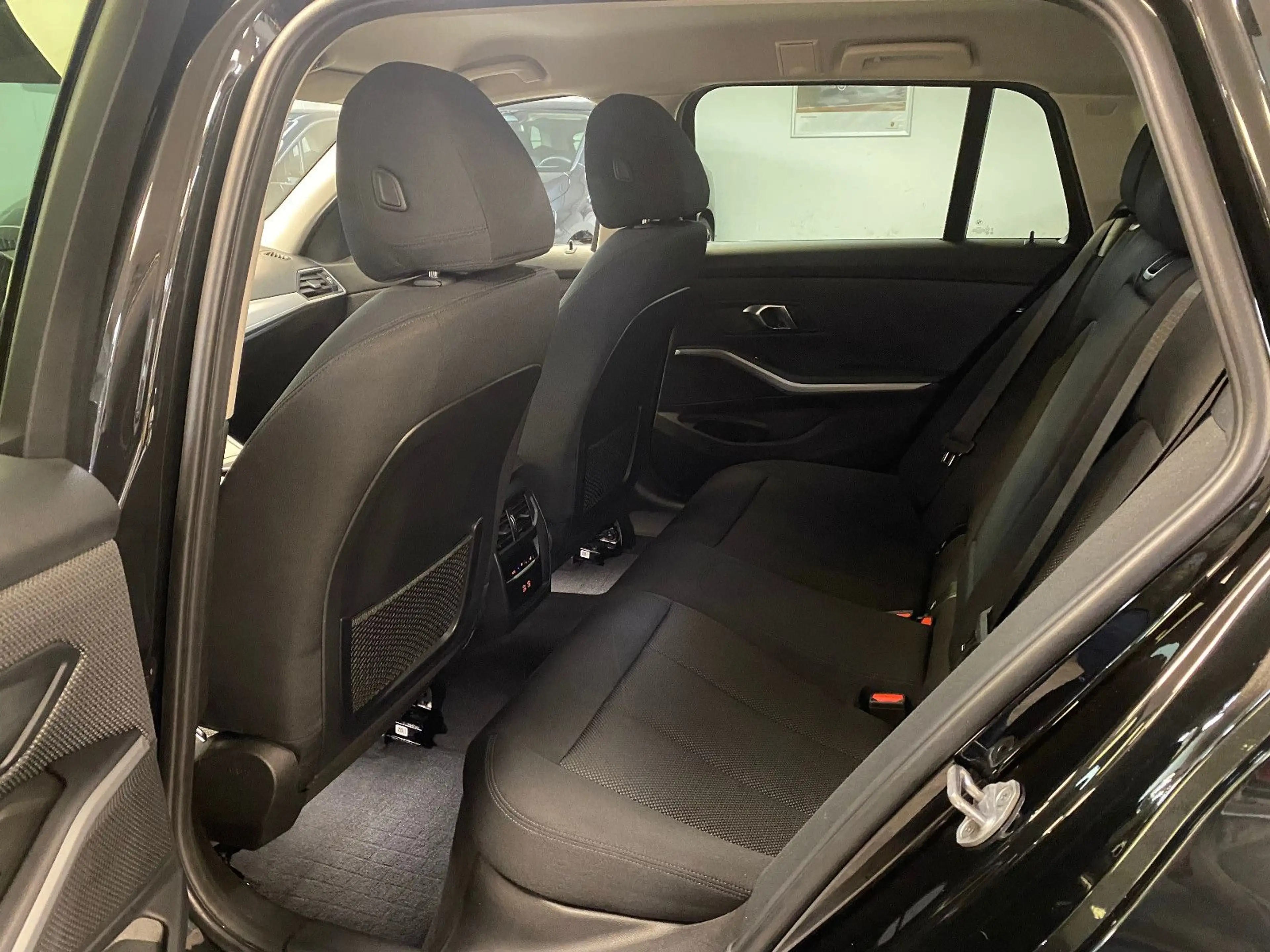 BMW 320 d Touring Behördenfahrzeug TOP ZUSTAND ! — photo 14