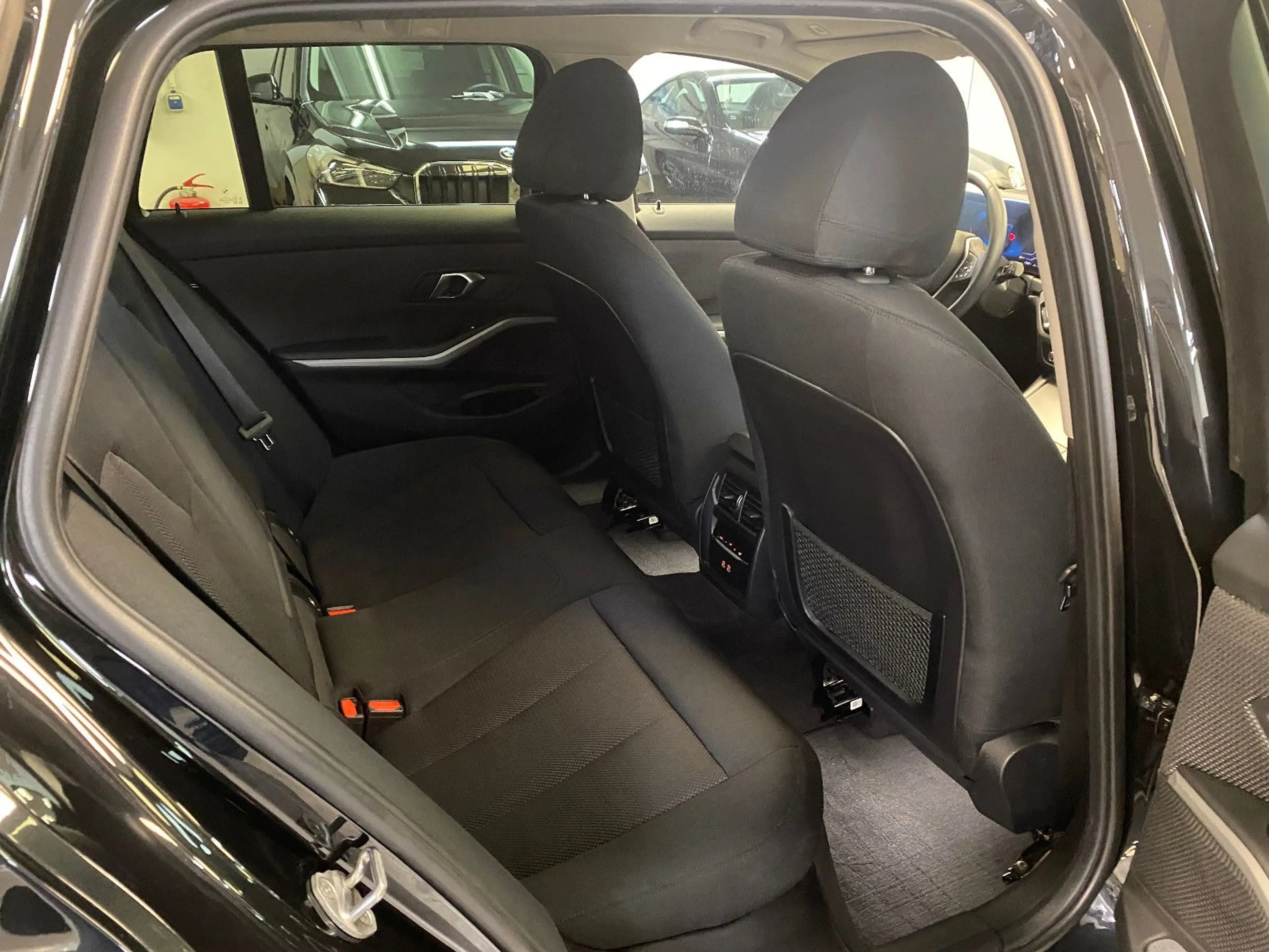 BMW 320 d Touring Behördenfahrzeug TOP ZUSTAND ! — photo 11