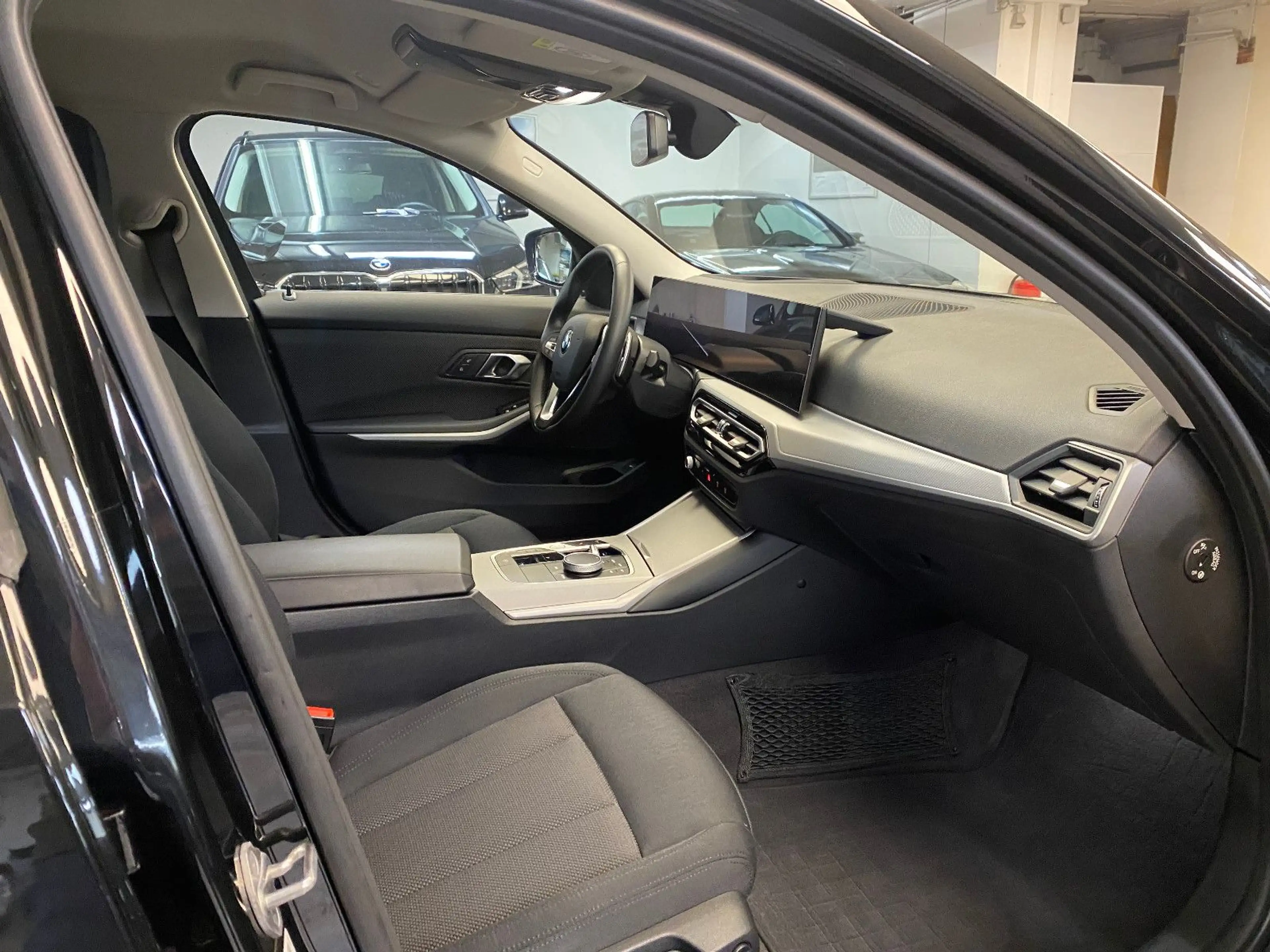 BMW 320 d Touring Behördenfahrzeug TOP ZUSTAND ! — photo 9
