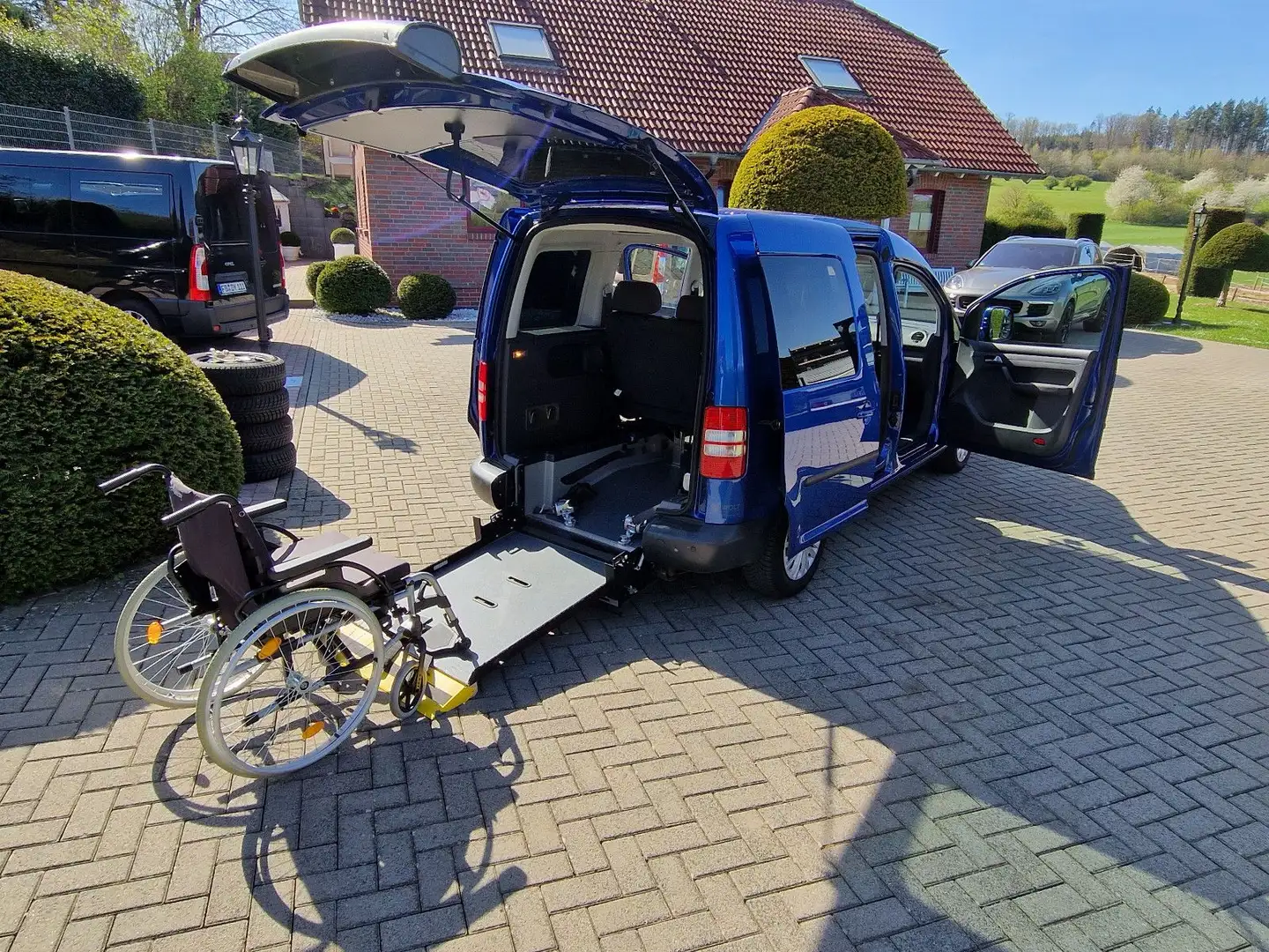Volkswagen Caddy Trendline*Behindertengerecht*Klima/Navi Blau - 1