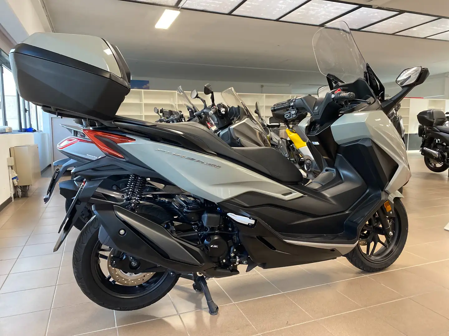 Honda Forza 350 Deluxe Grigio - 2