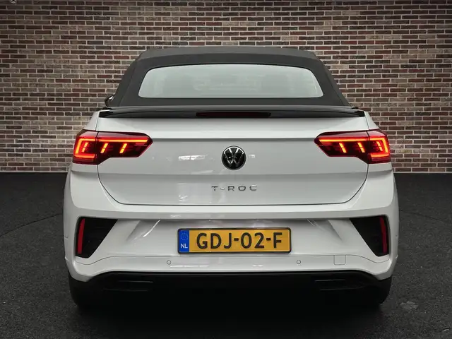 Volkswagen T-Roc view 7