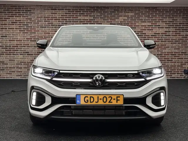 Volkswagen T-Roc view 5