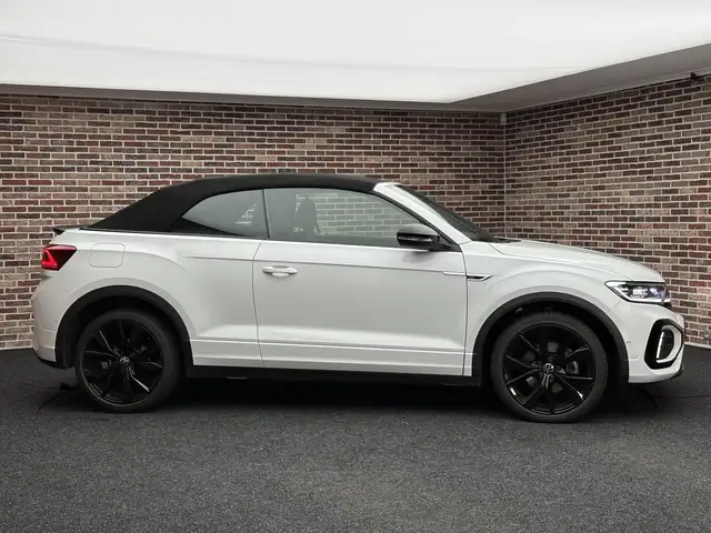 Volkswagen T-Roc view 4