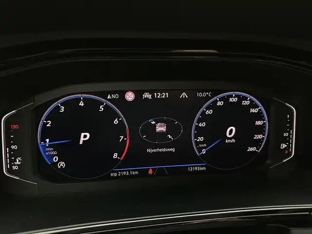 Volkswagen T-Roc view 12