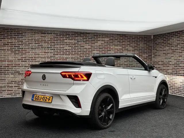 Volkswagen T-Roc view 2