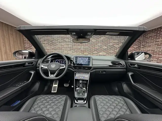 Volkswagen T-Roc view 9