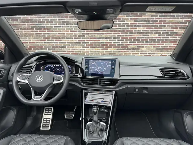 Volkswagen T-Roc view 11