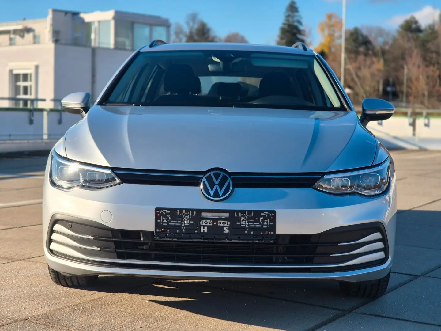 Volkswagen Golf VIII Life 2.0 TDI DSG ACC AHK LED NAVI SHZ Silber - 2