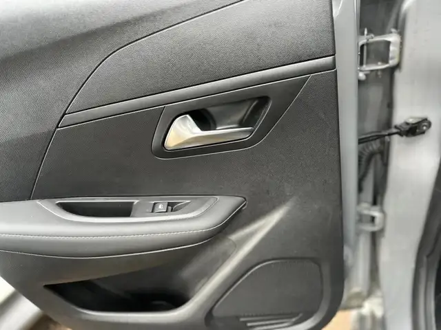 Peugeot 208 view 23