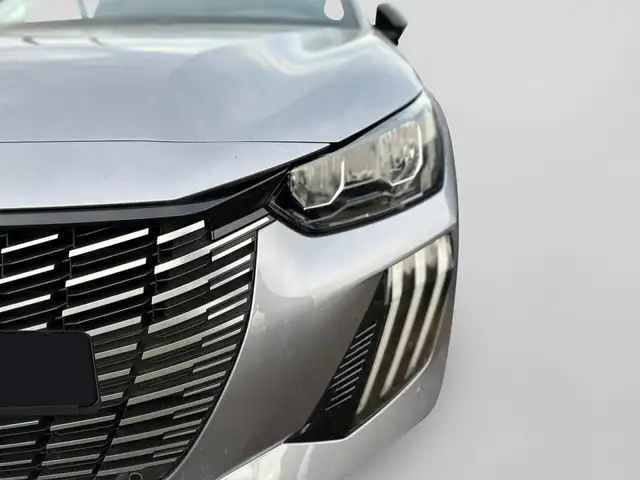 Peugeot 208 view 8