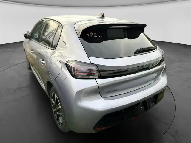 Peugeot 208 view 5