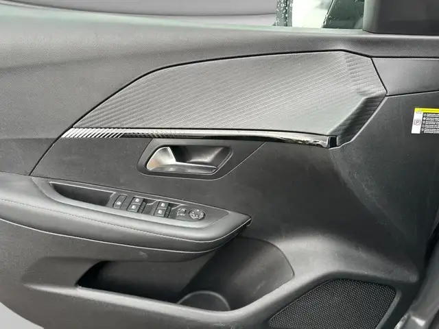 Peugeot 208 view 9