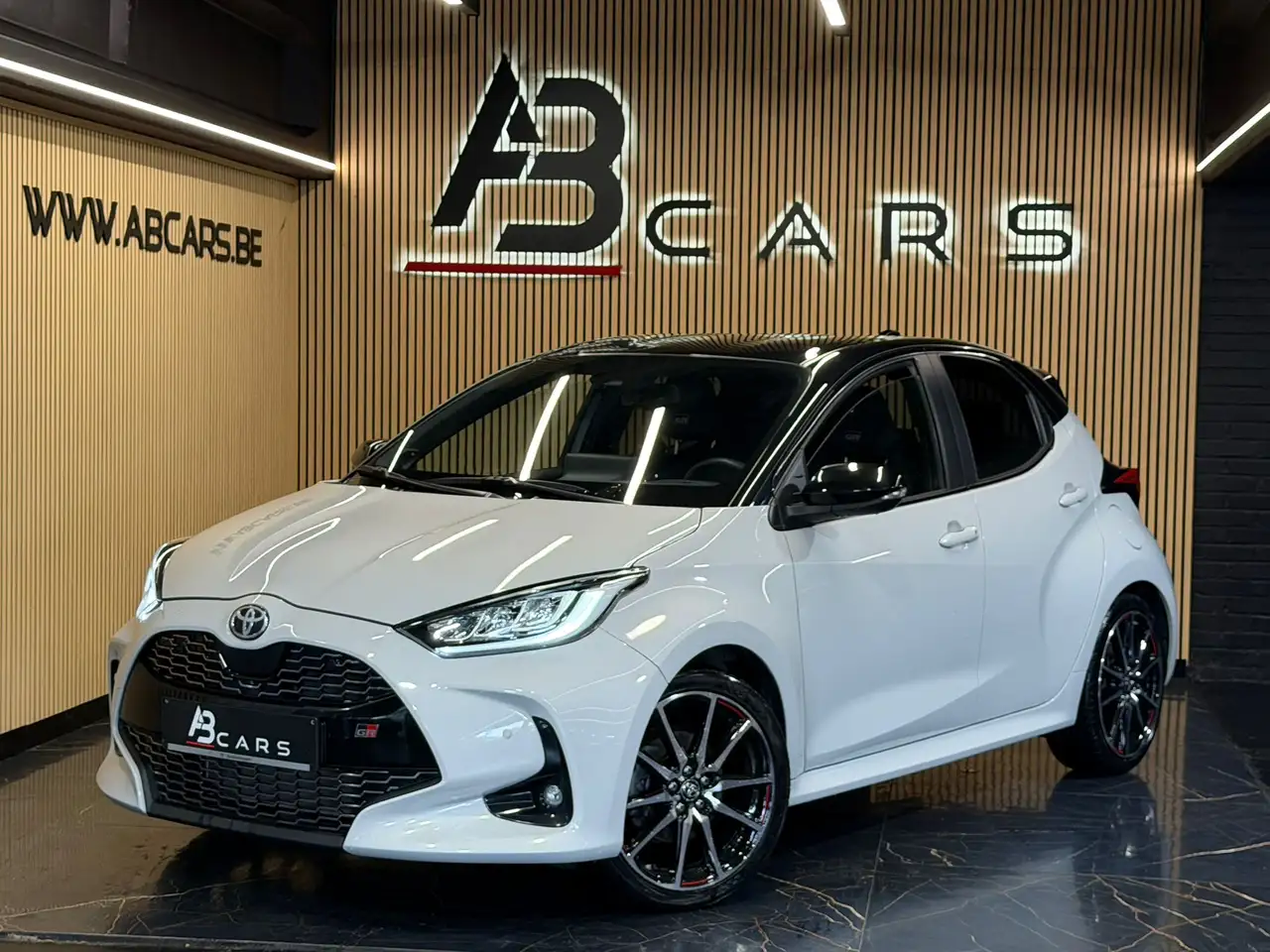 Toyota Yaris Hybrid 1.5i VVT-i * SPORT * FINITION GR * BOÎTE AUTO *