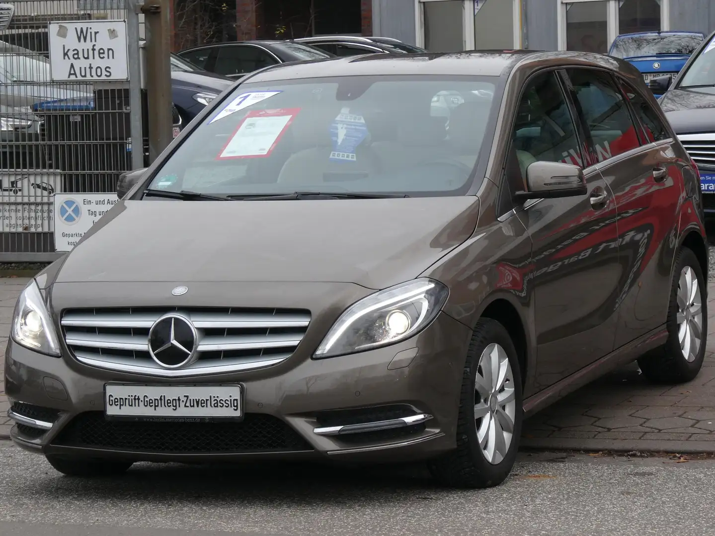 Mercedes-Benz B 180 7G SPORT PAKET 1.Hand TÜV12/2027 Braun - 2