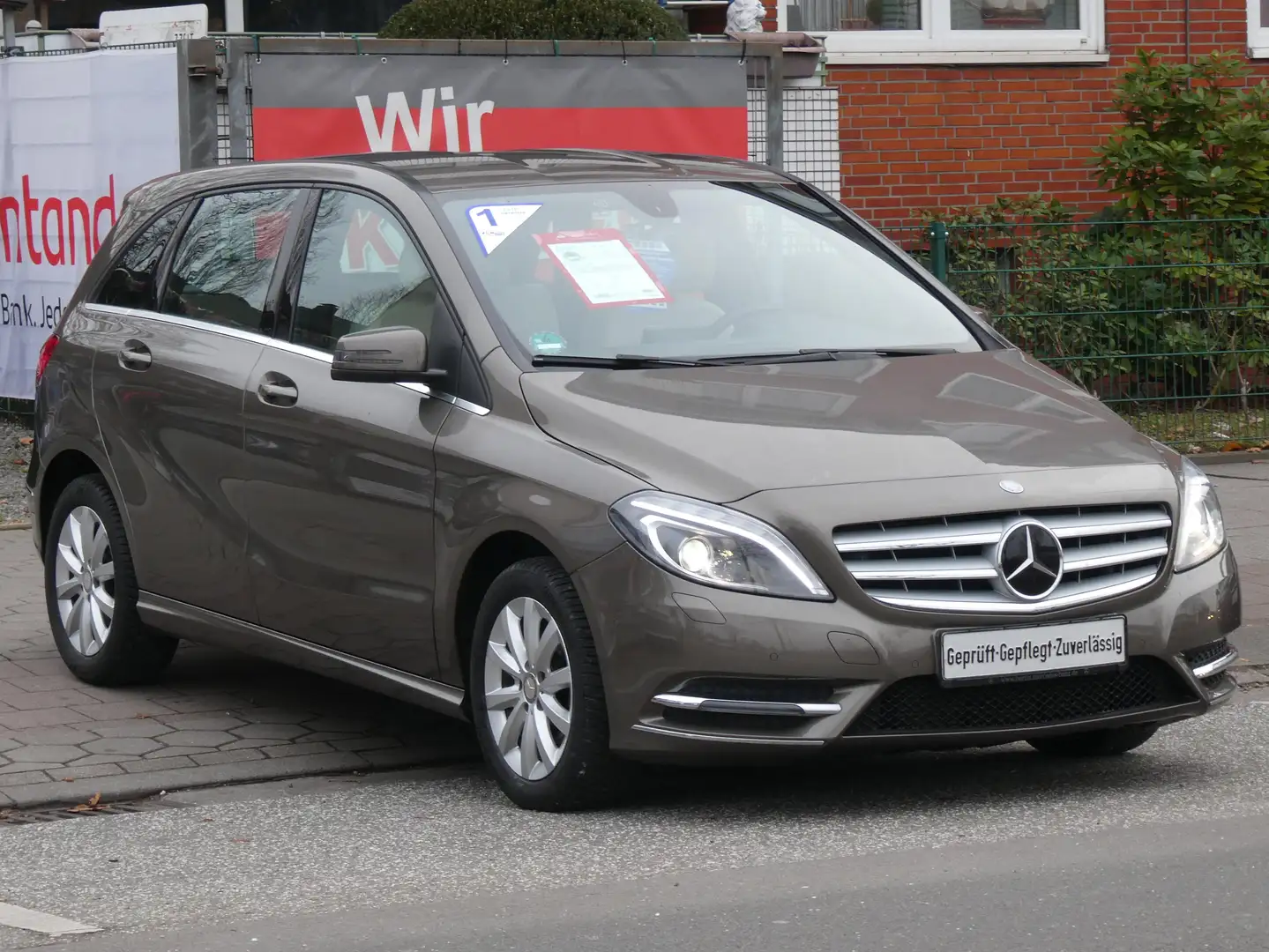 Mercedes-Benz B 180 7G SPORT PAKET 1.Hand TÜV12/2027 Braun - 1