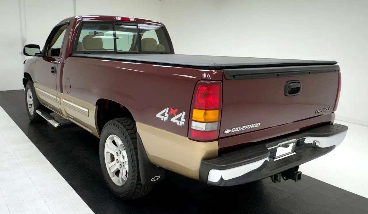Chevrolet Silverado 1500 LS 4x4 Long Bed Pickup, foto 3