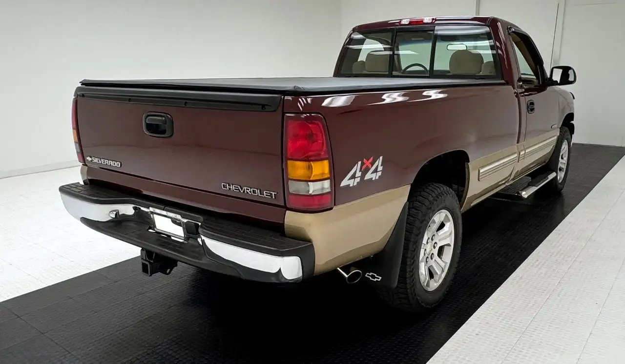 Chevrolet Silverado 1500 LS 4x4 Long Bed Pickup, foto 5