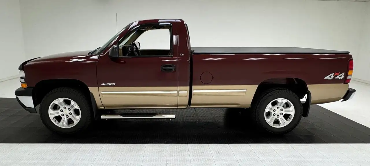 Chevrolet Silverado 1500 LS 4x4 Long Bed Pickup, foto 2