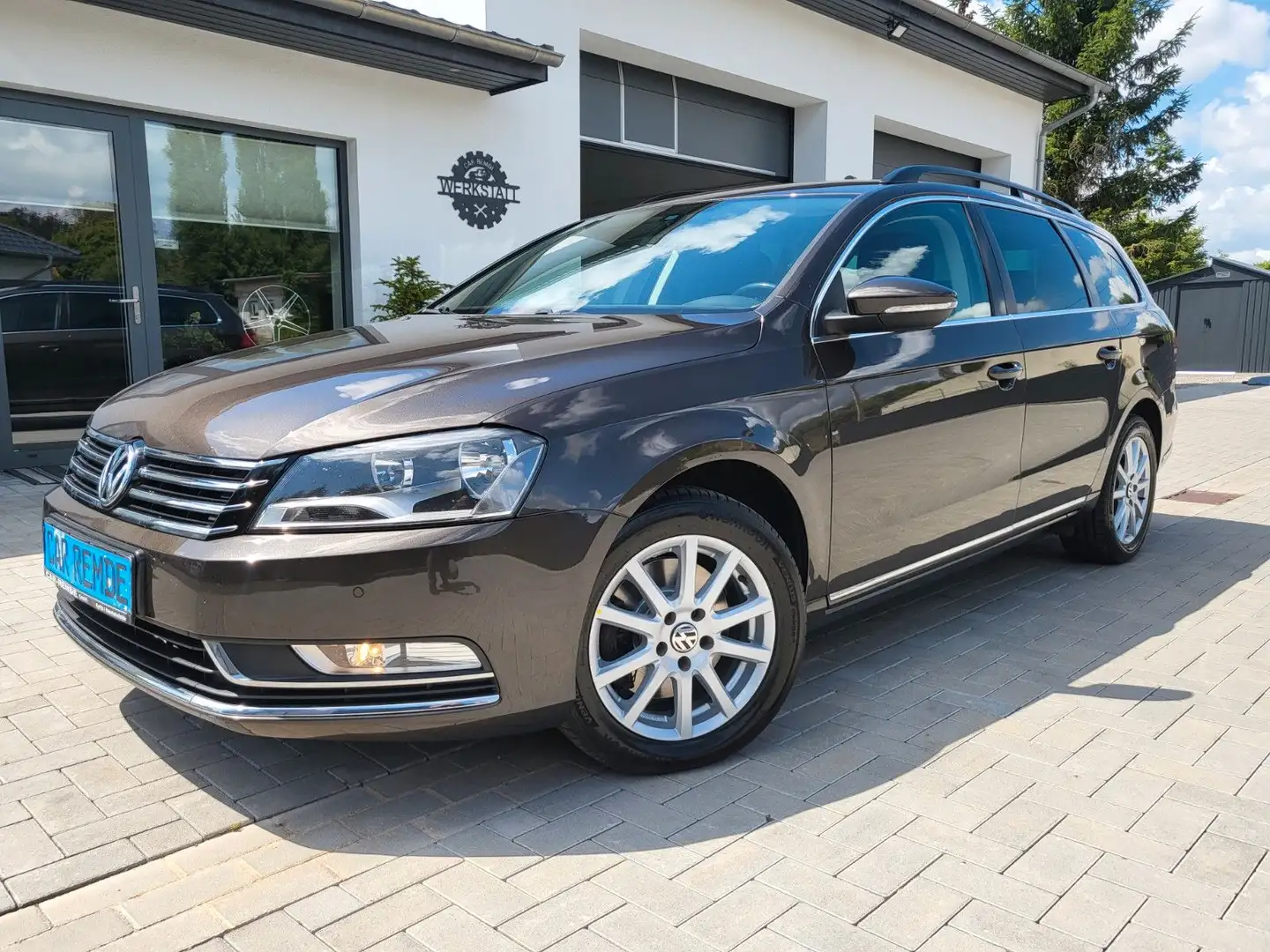 Volkswagen Passat Variant Comf.NAVI*PDC*SHZ*AHZV*Autom* Schwarz - 1
