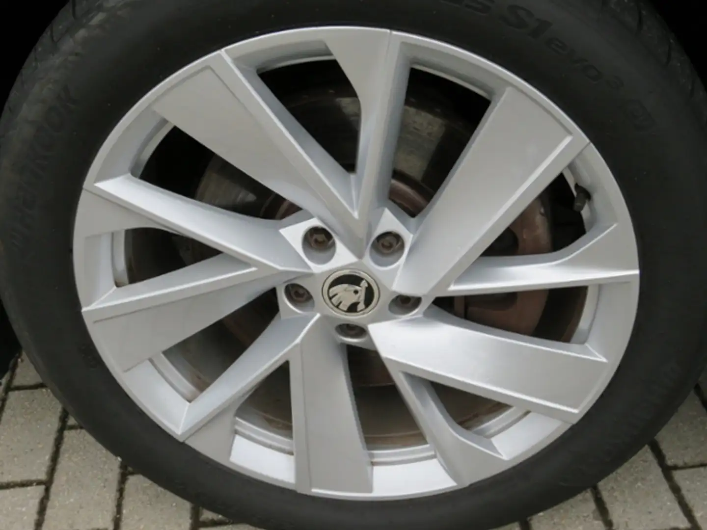 Skoda Enyaq iV 80 Lounge AHK PANO Ladeleist. 125kW Zilver - 2