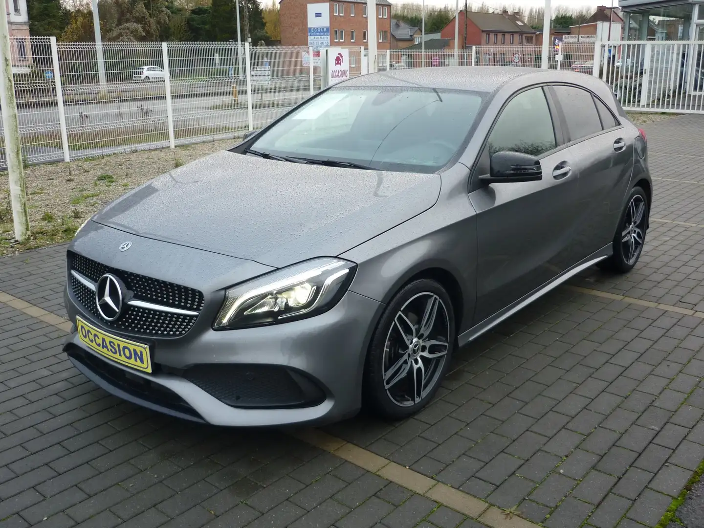 Mercedes-Benz A 180 ***AMG LINE***ETAT NEUF*** Gris - 1