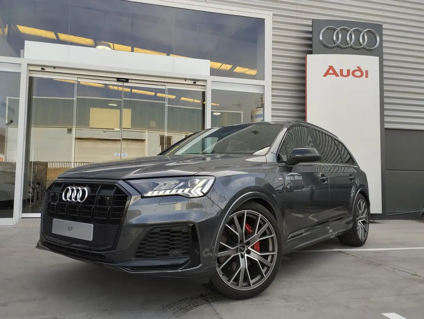 Audi Q7 3.0TDI ultra Black line ed. Q. Tip. 160kW Gris - 2