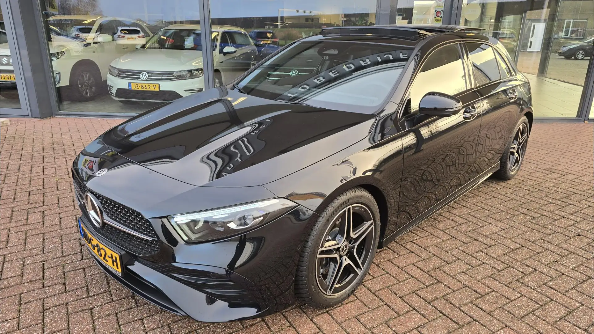 Mercedes-Benz A 220 4MATIC AMG Line 191 PK** Automaat ** PANORAMA ** H Zwart - 2