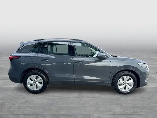 Volkswagen Tiguan view 6