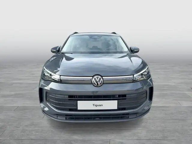 Volkswagen Tiguan view 2