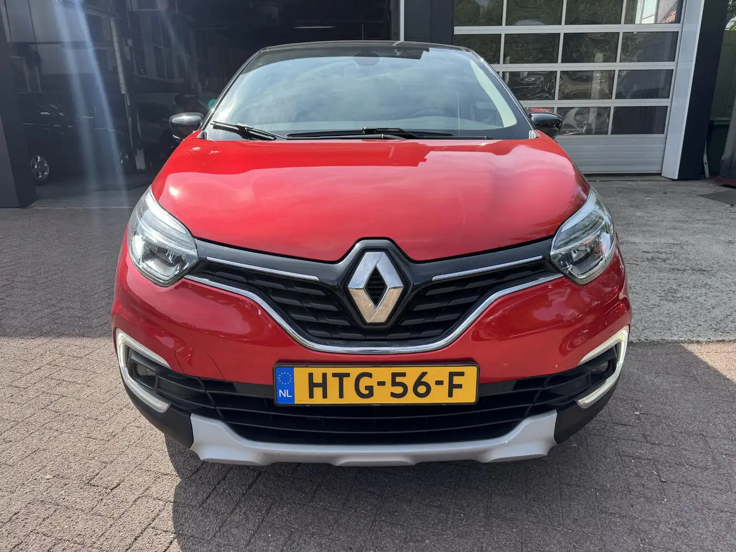 Renault Captur 1.3 TCe 150pk EDC Intens+Camera! Rood - 2