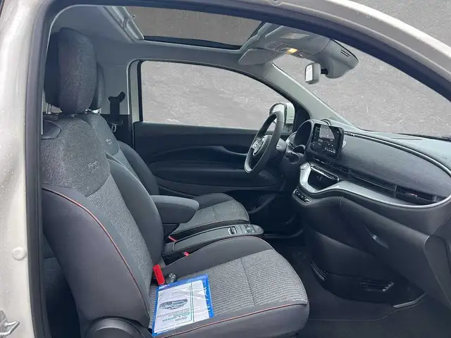 Fiat 500e view 6