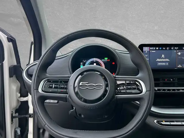 Fiat 500e view 11