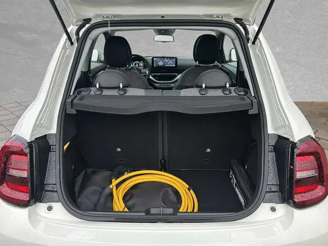 Fiat 500e view 10