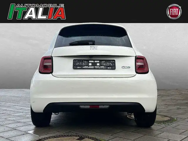 Fiat 500e view 4
