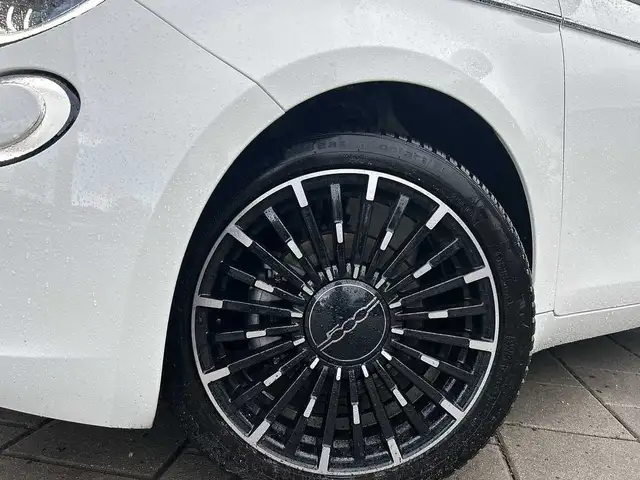 Fiat 500e view 9