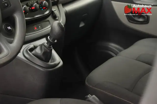 Renault Trafic view 12