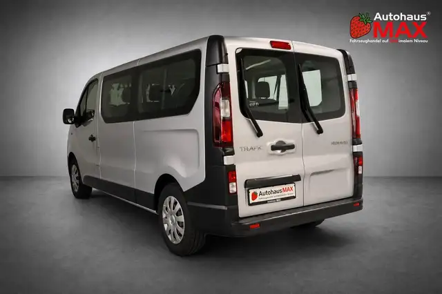 Renault Trafic view 3