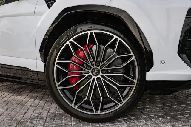 Lamborghini Urus view 2