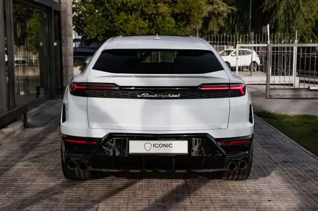 Lamborghini Urus view 8