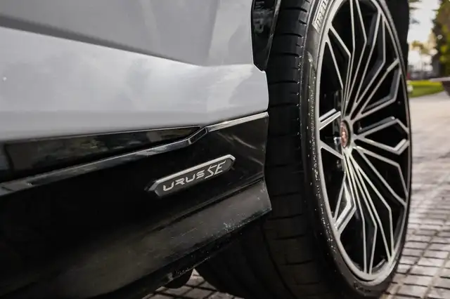 Lamborghini Urus view 11