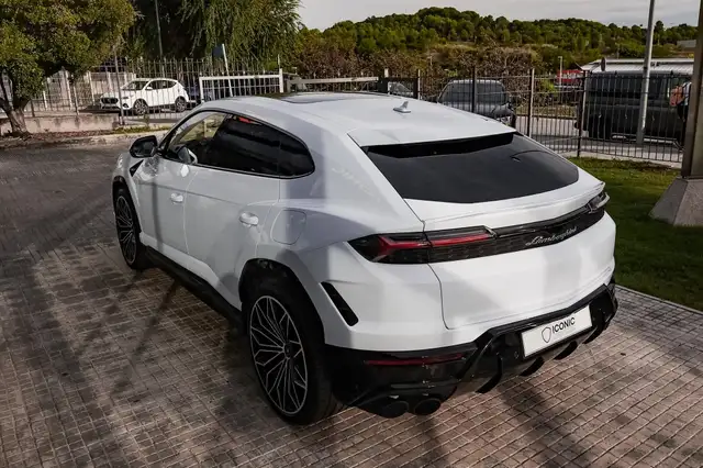 Lamborghini Urus view 10