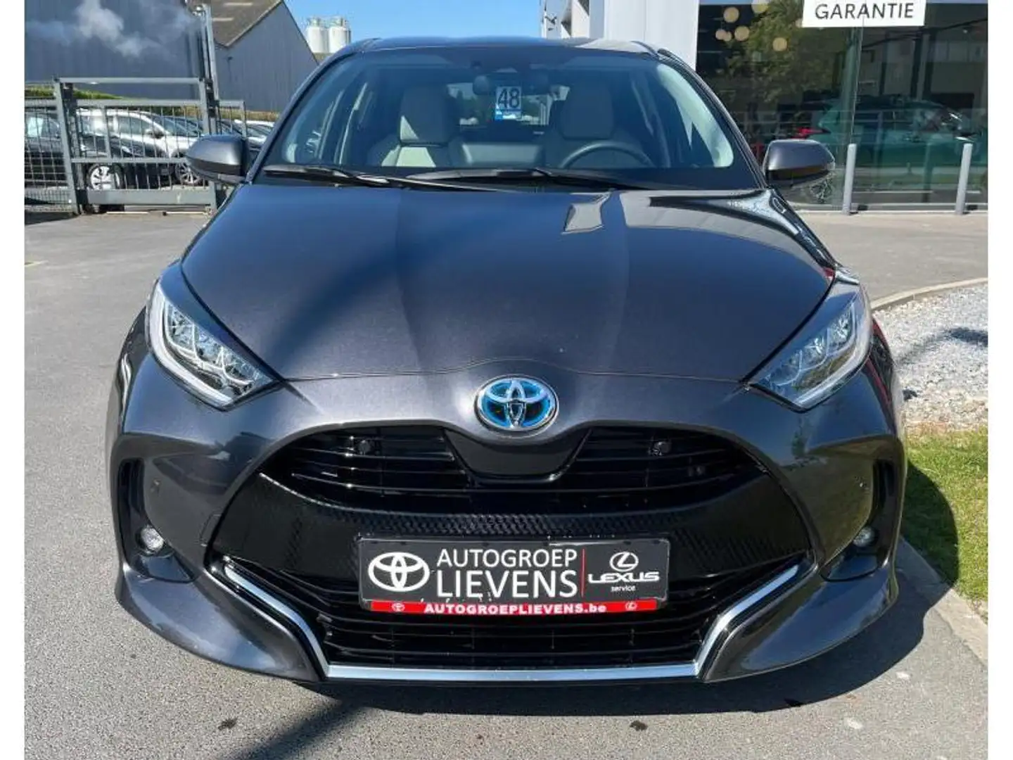 Toyota Yaris Elegant 1.5HYB CVT Gris - 2